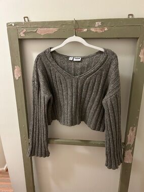 Noisy May Cropped Ribbed V-Neck Sweater - Green, Brown, Gray